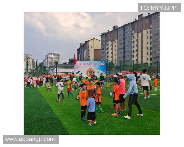 足球明星联手拯救世界卡通冒险之旅尽在绿茵场上精彩纷呈