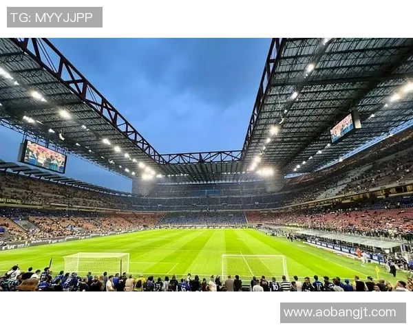 足球明星杨克乐的传奇人生与绿茵场上的辉煌成就分享 足球明星杨克乐的传奇人生与绿茵场上的辉煌成就分享